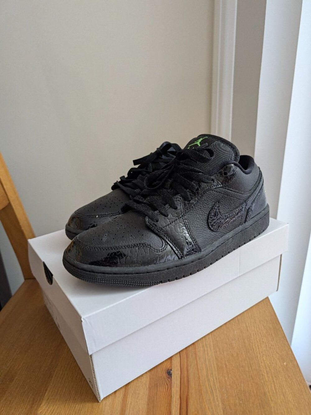 Jordan 1 Low SE Black Croc Scream Green